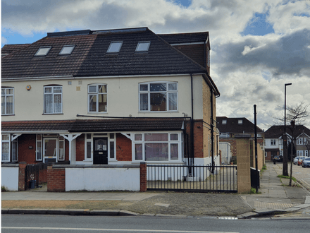 A great investment opportunity in purchasing this deceptively spacious semi-detached corner house currently set up as 5 studios, situated on a large plot with a possibility of further development opportunities subject to planning.